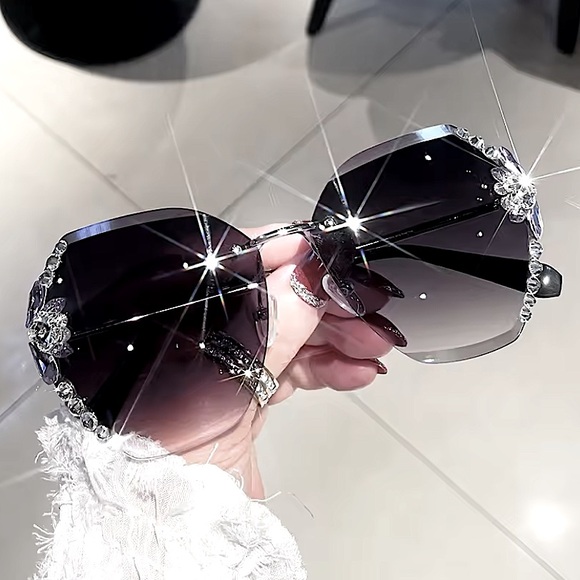 Dark grey tinted crystal rhinestone sunglasses - Picture 3 of 8